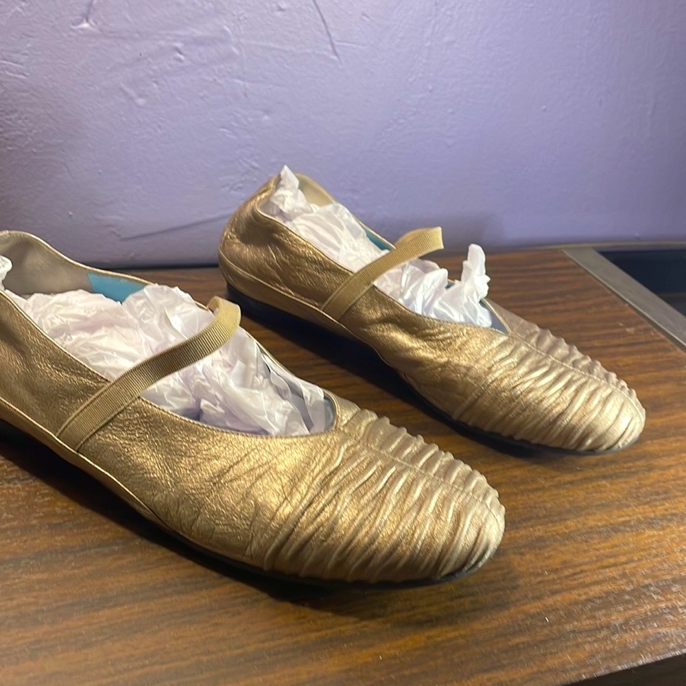 New w/o Tags Theirry Rabotin Metallic Gold Ballerina Flats - Picture 2 of 6